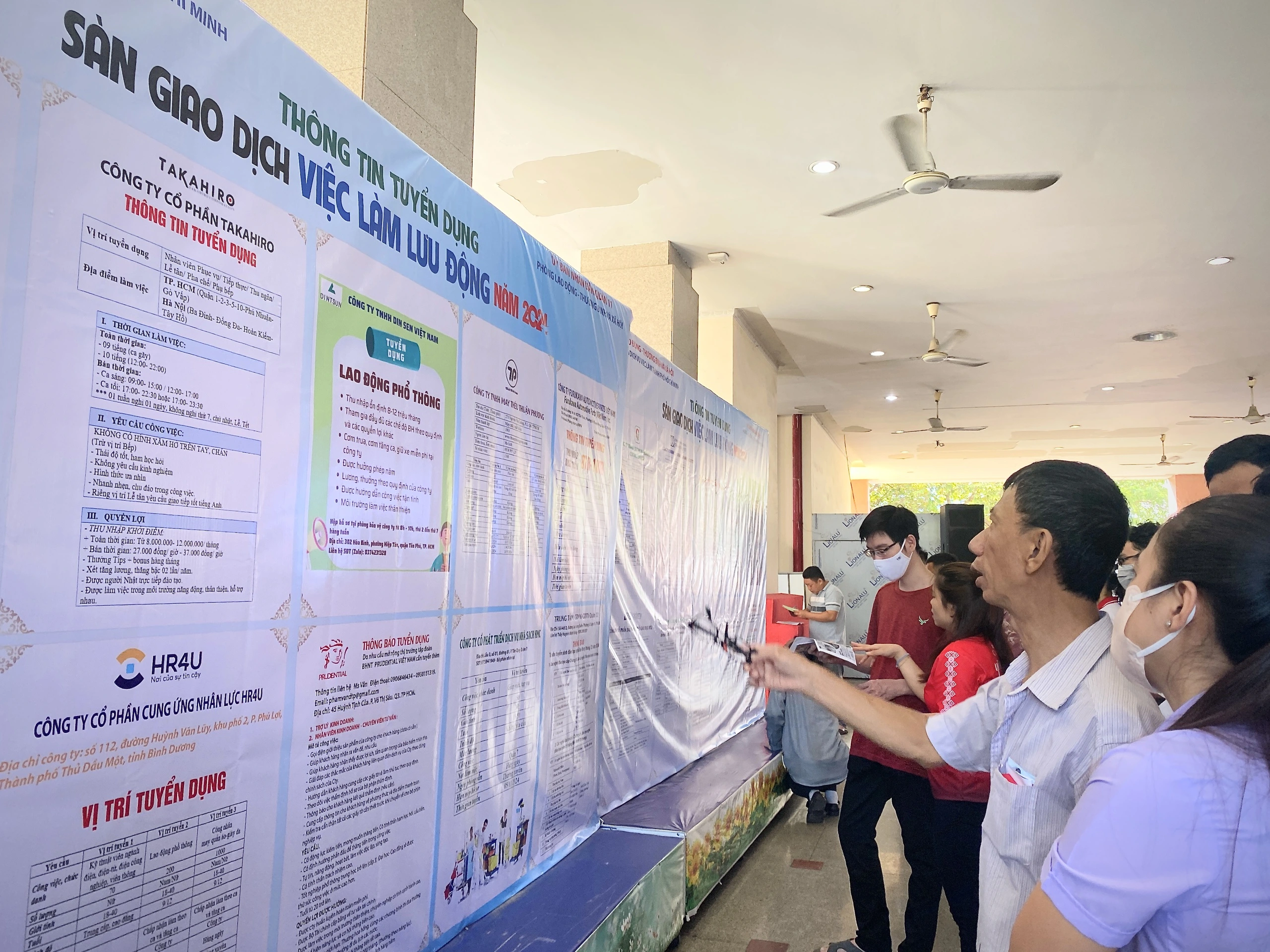 Nhìn lại thị trường lao động TP.HCM 2024: Người lao động ‘săn’ ghế quản lý, điều hành Nhìn lại thị trường lao động TP.HCM 2024: Người lao động ‘săn’ ghế quản lý, điều hành