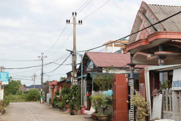 Quảng Trị: Người dân lo lắng sống dưới đường điện trung thế xuống cấp Quảng Trị: Người dân lo lắng sống dưới đường điện trung thế xuống cấp