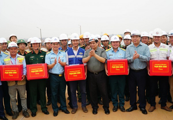 Thủ tướng tiếp tục kiểm tra tiến độ sân bay Long Thành Thủ tướng tiếp tục kiểm tra tiến độ sân bay Long Thành