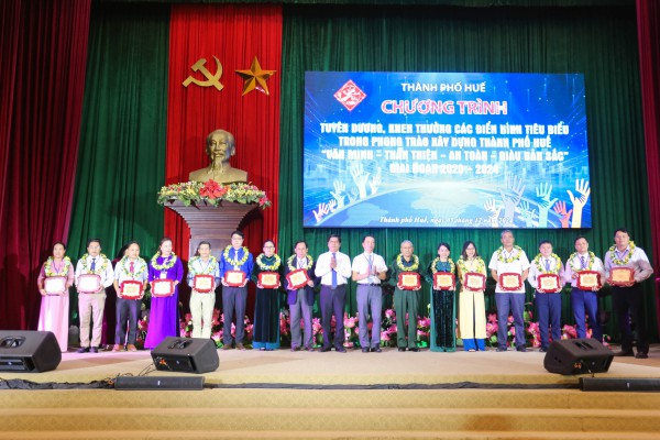 Tiếp tục lan tỏa tinh thần yêu Huế, đưa Huế thành vùng đất tự hào Tiếp tục lan tỏa tinh thần yêu Huế, đưa Huế thành vùng đất tự hào
