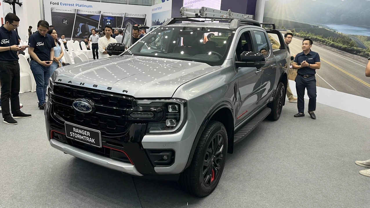 Xe bán tải tại Việt Nam: Mitsubishi Triton 'hụt hơi', Ford Ranger băng băng về đích