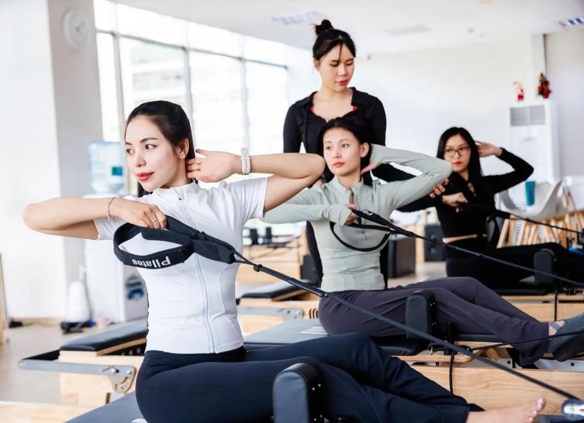 Cổ rùa, lưng gù vì smartphone – Căn bệnh “âm thầm” của thời đại số - Ảnh 3.