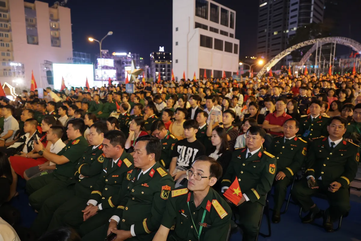 Bài ca không quên - Bản hòa ca hùng tráng kỷ niệm 80 năm Quân đội nhân dân Việt Nam - Ảnh 5.