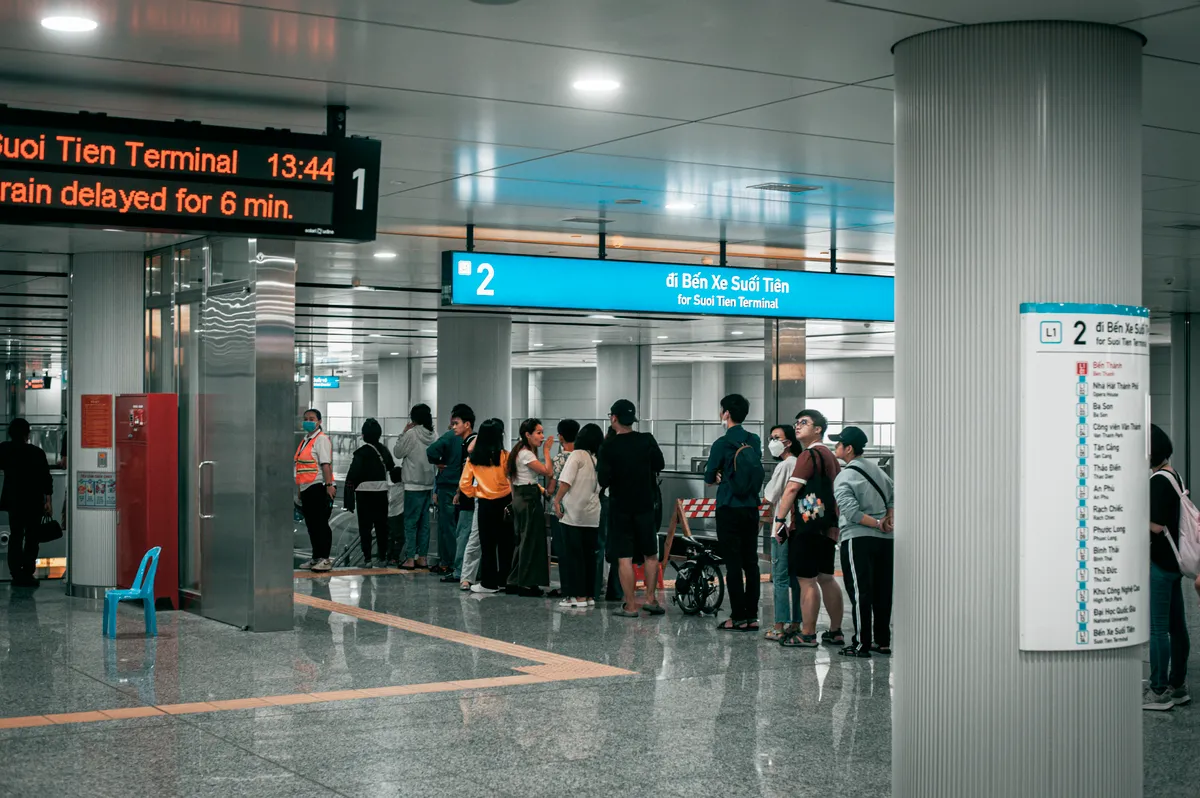 Trải nghiệm mới mẻ cùng tàu Metro số 1 - Ảnh 5. Trải nghiệm mới mẻ cùng tàu Metro số 1 - Ảnh 5.