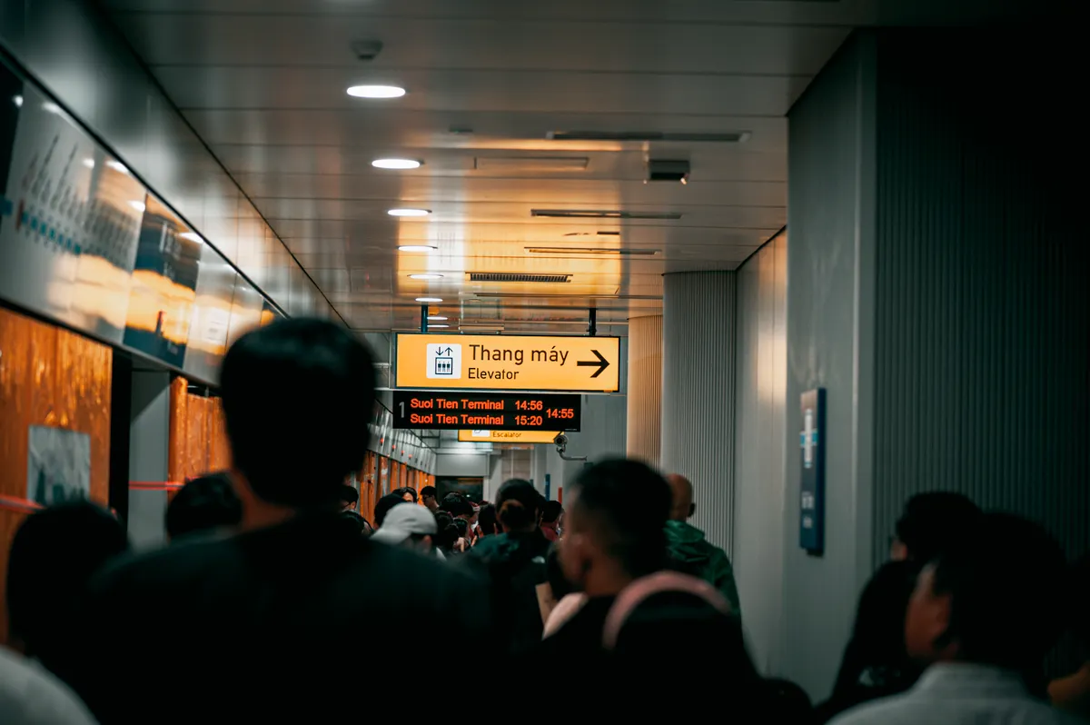 Trải nghiệm mới mẻ cùng tàu Metro số 1 - Ảnh 2. Trải nghiệm mới mẻ cùng tàu Metro số 1 - Ảnh 2.
