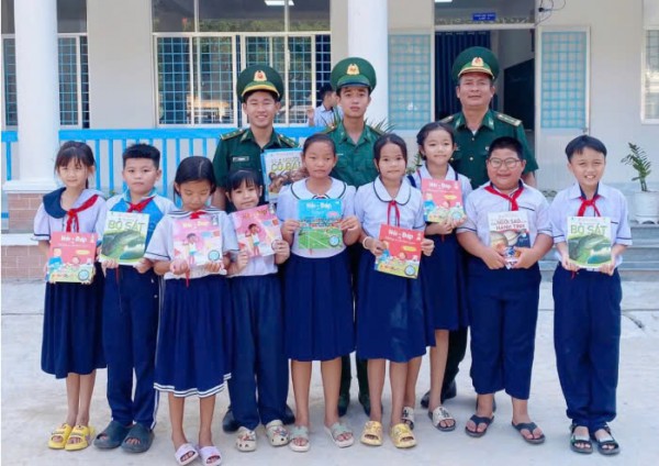 Tủ sách Đặng Thùy Trâm đến quần đảo Hải Tặc Tủ sách Đặng Thùy Trâm đến quần đảo Hải Tặc