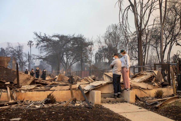 Thảm họa cháy rừng lịch sử tại California (Mỹ): Bão lửa càn quét như "tận thế"