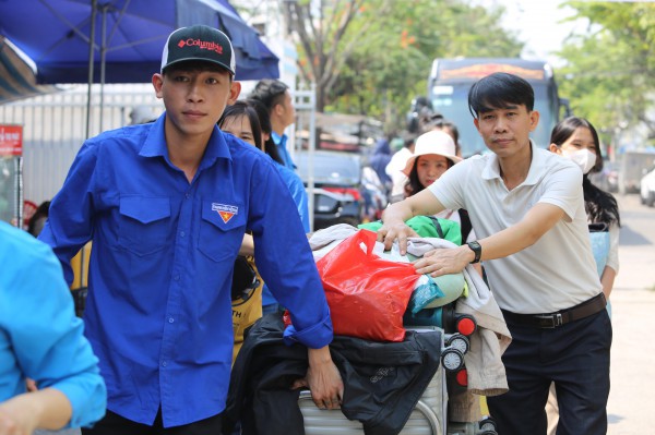 Đồng Nai: Chuyến tàu công đoàn đưa công nhân hoàn cảnh khó khăn về quê đón tết