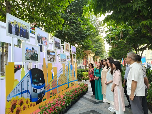TP.HCM trưng bày tư liệu quý về những ngày đầu thành lập Đảng Cộng sản Việt Nam TP.HCM trưng bày tư liệu quý về những ngày đầu thành lập Đảng Cộng sản Việt Nam