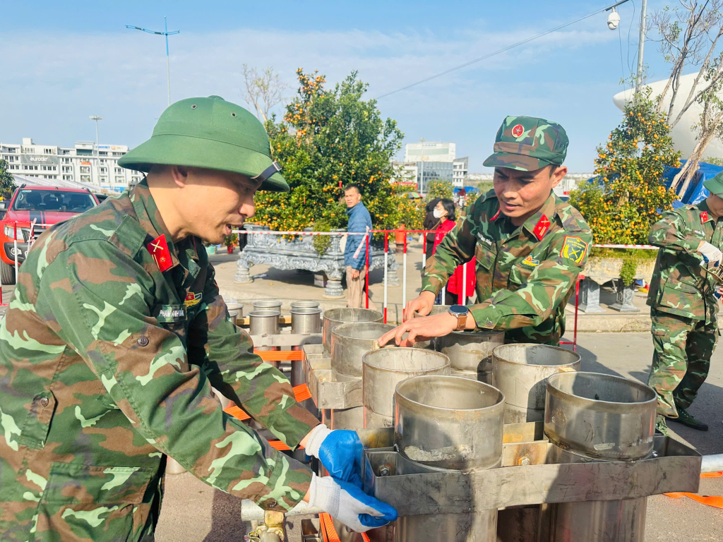 TP Hạ Long sẵn sàng cho màn bắn pháo hoa tầm cao Mừng Xuân Ất Tỵ - Ảnh 3.