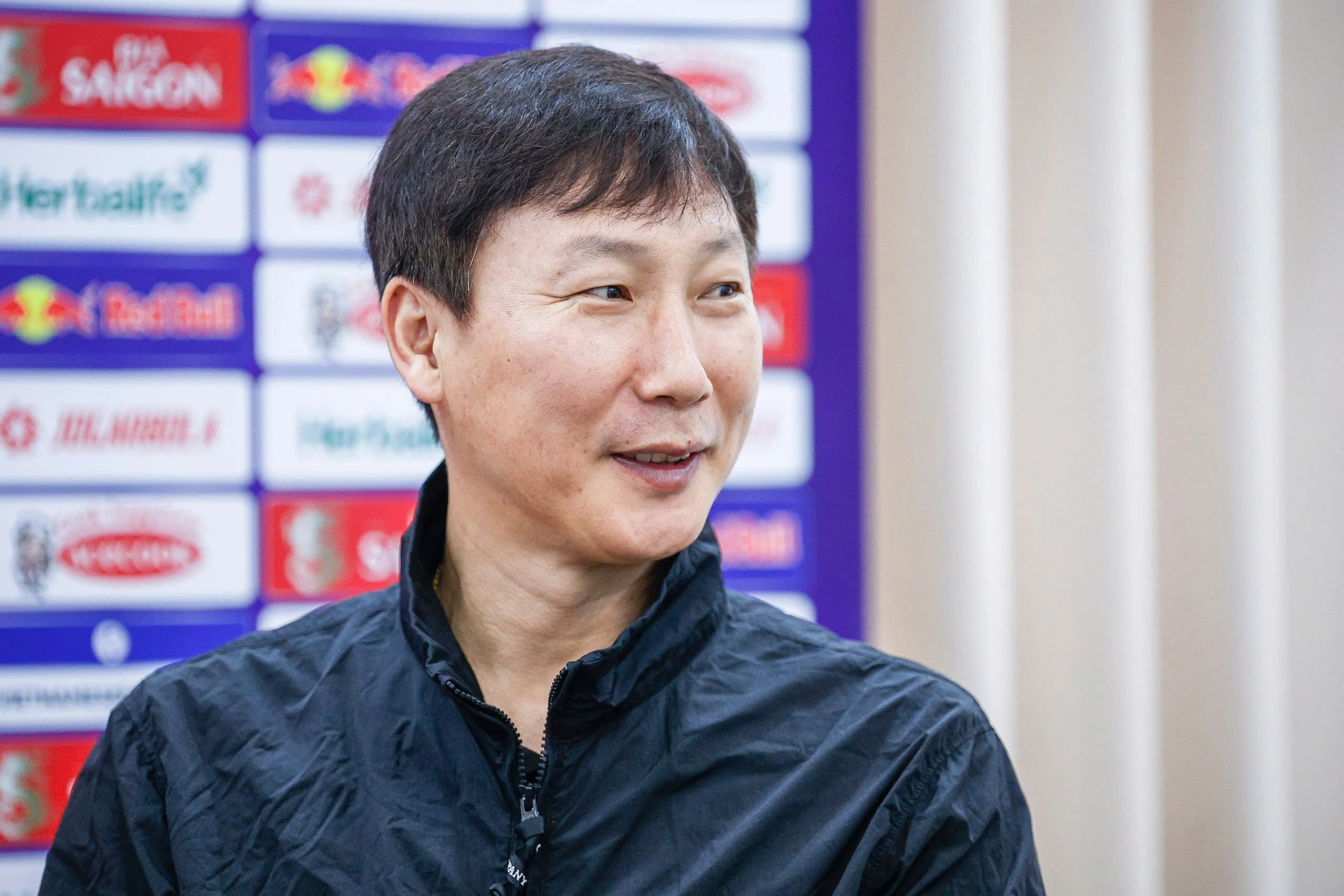 HLV Kim Sang-sik trả lời Báo Thanh Niên: 'Tôi muốn mình là hổ để nghiêm khắc với cầu thủ' HLV Kim Sang-sik trả lời Báo Thanh Niên: 'Tôi muốn mình là hổ để nghiêm khắc với cầu thủ'