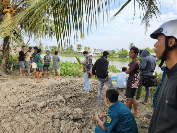 Sóc Trăng: Phát hiện thi thể phụ nữ nổi trên sông Mỹ Phước Sóc Trăng: Phát hiện thi thể phụ nữ nổi trên sông Mỹ Phước