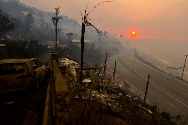 Thảm họa cháy rừng lịch sử tại California (Mỹ): Bão lửa càn quét như "tận thế"