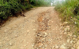 Thủy điện Đăk Đrinh ‘quên’ bàn giao đường tránh ngập