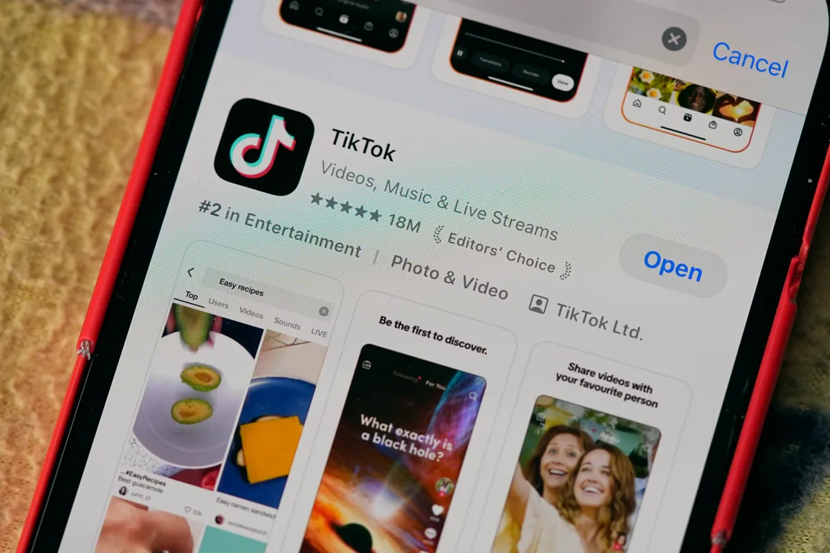 Smartphone cài sẵn TikTok được rao bán 50.000 USD - Ảnh 1. Smartphone cài sẵn TikTok được rao bán 50.000 USD - Ảnh 1.
