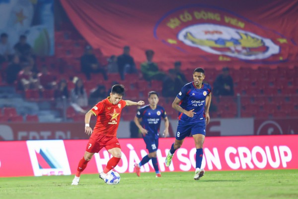 CLB Hà Tĩnh hòa đội CAHN, lập kỷ lục V-League: Sự quyết liệt đáng giá CLB Hà Tĩnh hòa đội CAHN, lập kỷ lục V-League: Sự quyết liệt đáng giá