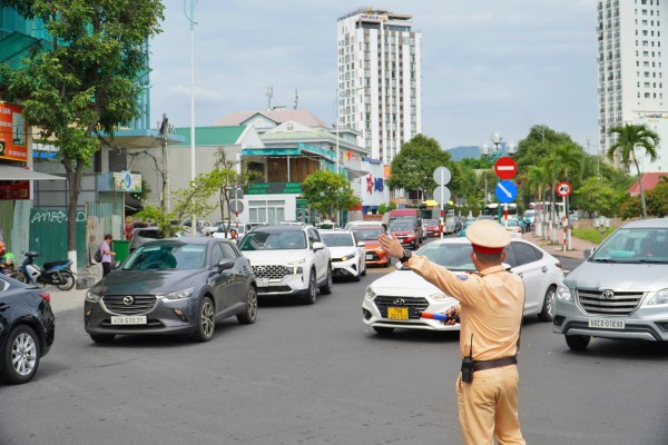 Ùn tắc giao thông tại Nha Trang 'gây khó' cho du lịch