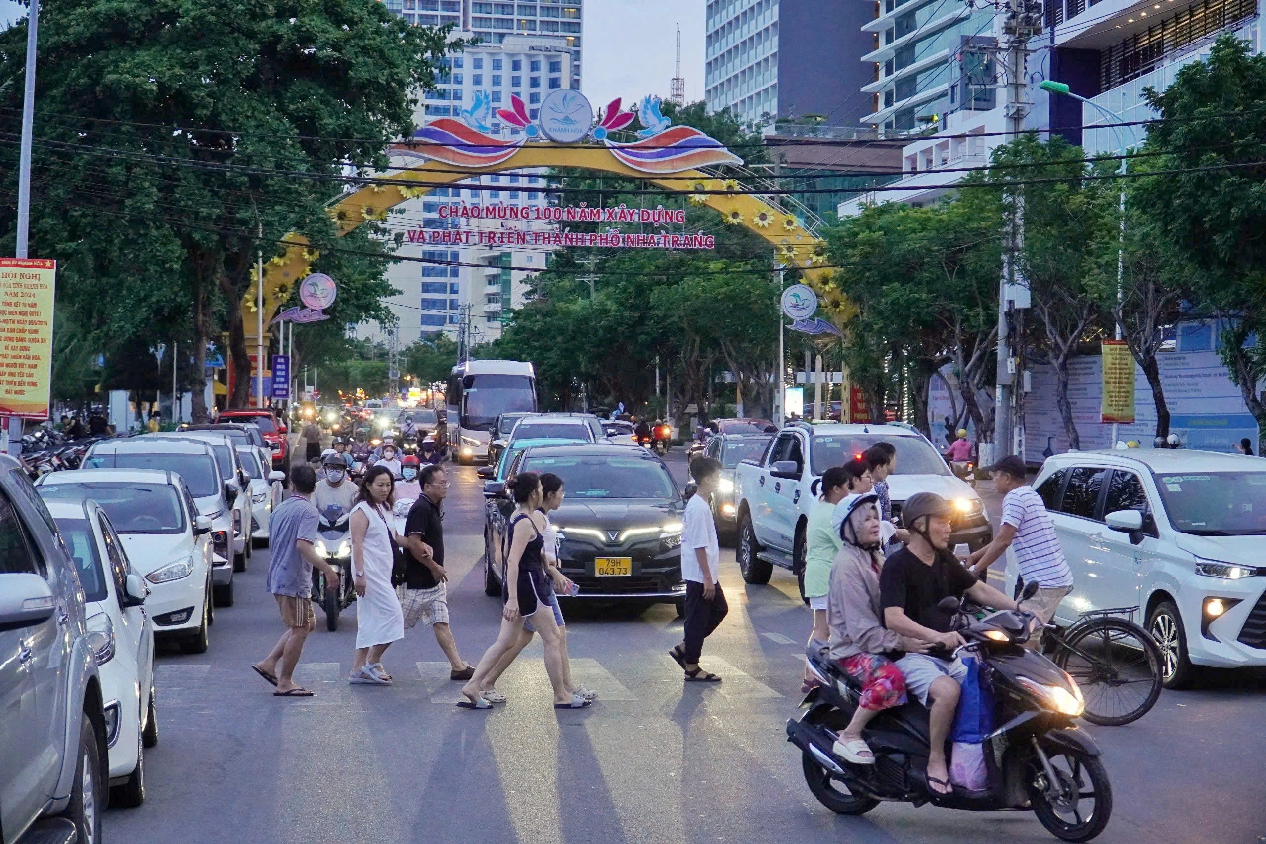 Ùn tắc giao thông tại Nha Trang 'gây khó' cho du lịch