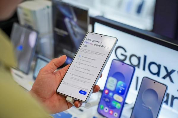 Samsung sáng tỏ các tính năng AI của One UI 7 trên smartphone Galaxy cũ