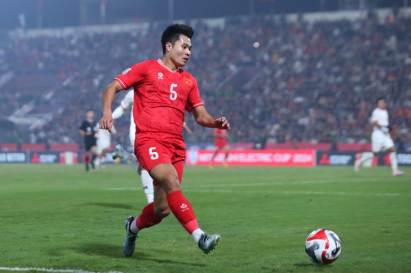 Trương Tiến Anh: 'Cơn lốc' biên phải trở lại, báo tin vui cho thầy Kim! Trương Tiến Anh: 'Cơn lốc' biên phải trở lại, báo tin vui cho thầy Kim!