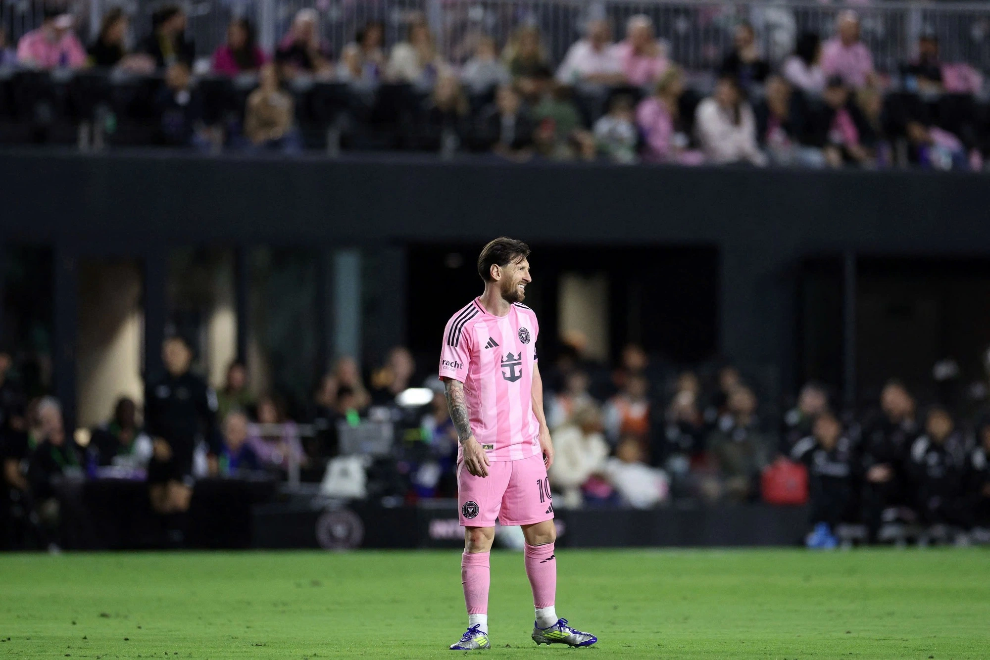 Vì sao Messi, Ronaldo và Neymar vẫn tạo sức hút quá lớn?