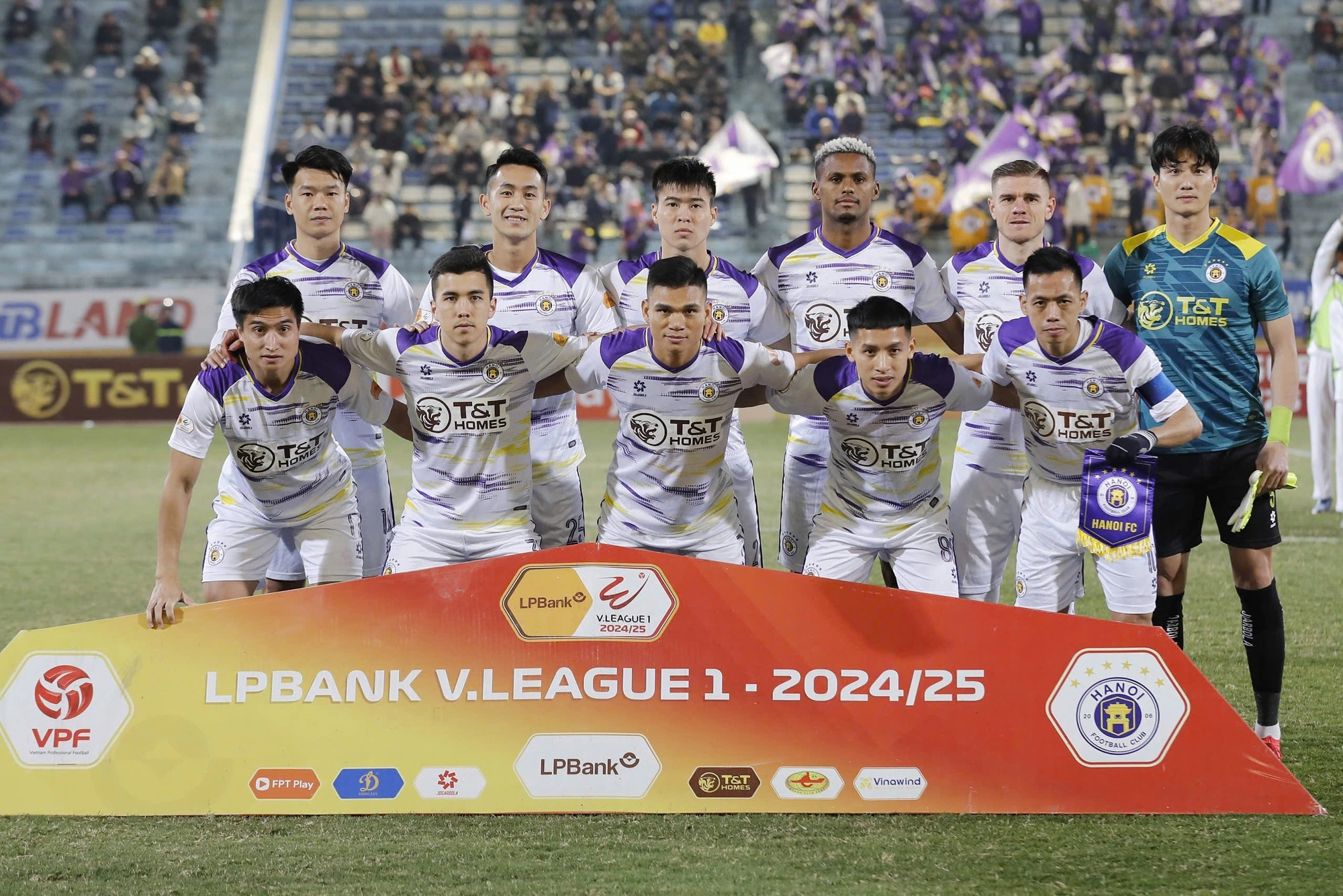 CLB Hà Nội nhận cú hích đặc biệt trước lượt về V-League: Được rót 18 tỉ đồng