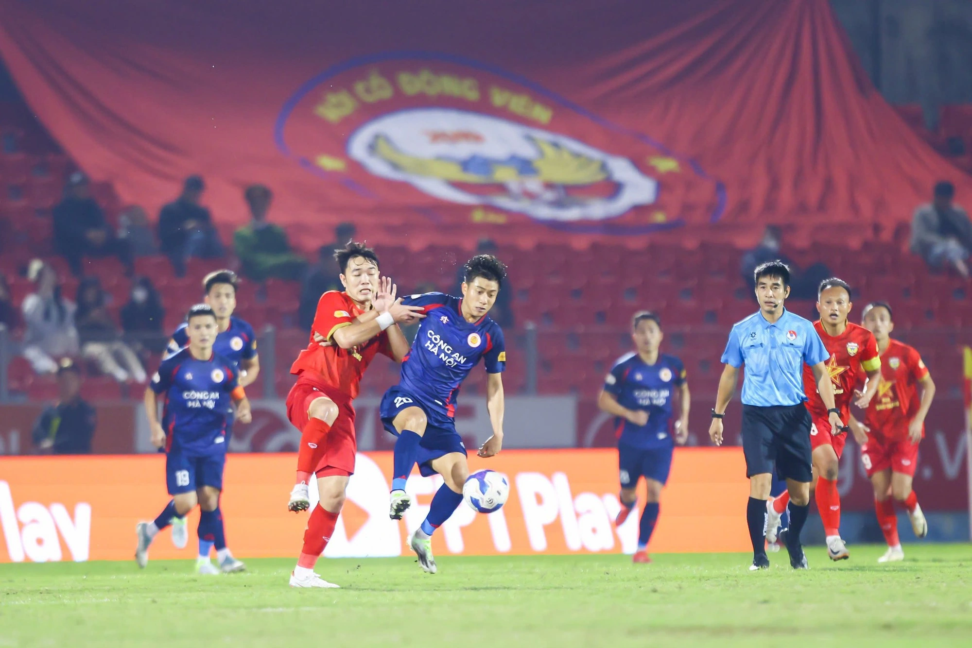 CLB Hà Tĩnh hòa đội CAHN, lập kỷ lục V-League: Sự quyết liệt đáng giá CLB Hà Tĩnh hòa đội CAHN, lập kỷ lục V-League: Sự quyết liệt đáng giá