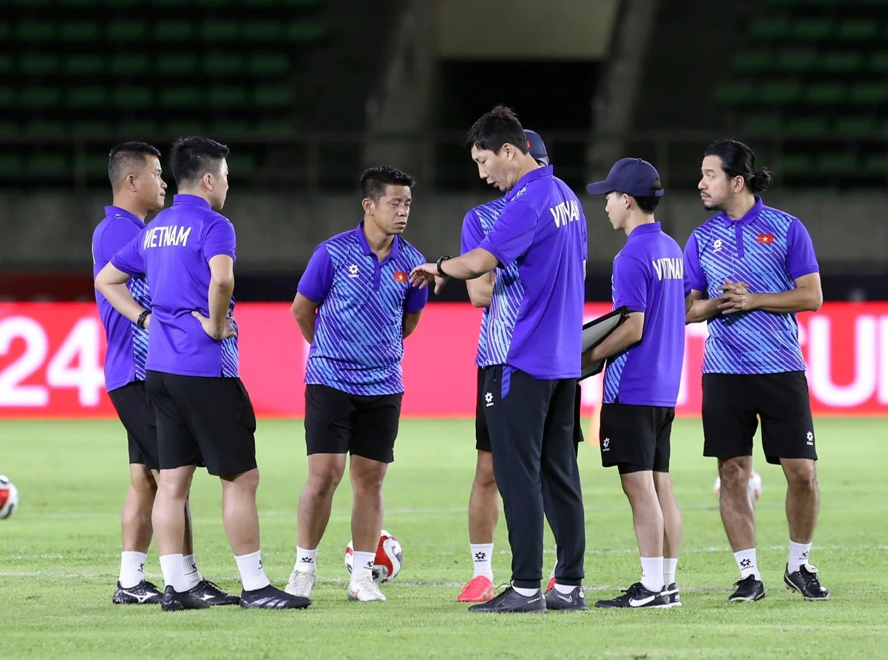 Hành trình vạn gian nan của HLV Kim Sang-sik Hành trình vạn gian nan của HLV Kim Sang-sik