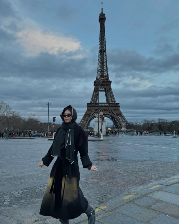 Lên đồ theo phong cách "Parisian chic" cùng Jennie