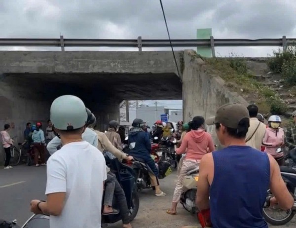 Nhờ trông hộ con bị hiểu nhầm thành bắt cóc trẻ em Nhờ trông hộ con bị hiểu nhầm thành bắt cóc trẻ em