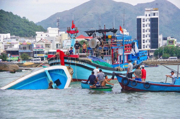 Vụ chìm tàu ở cửa sông Cái Nha Trang: Tìm thấy thi thể ngư dân còn lại