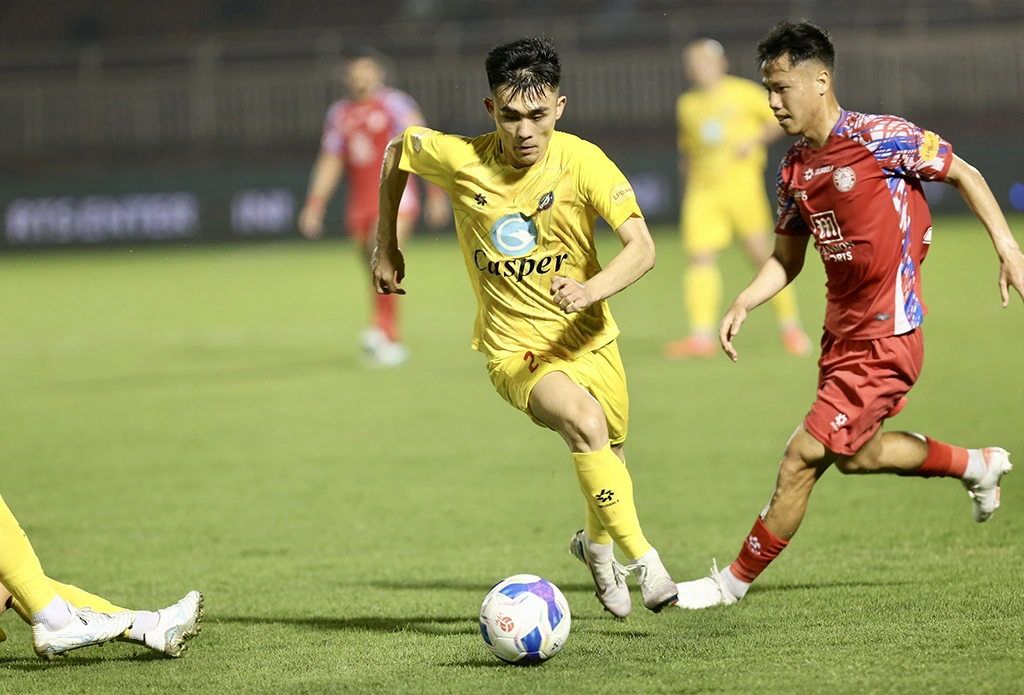 Xuất hiện trận đấu ‘độc lạ’ nhất lịch sử V-League, ngôi đầu đổi chủ?