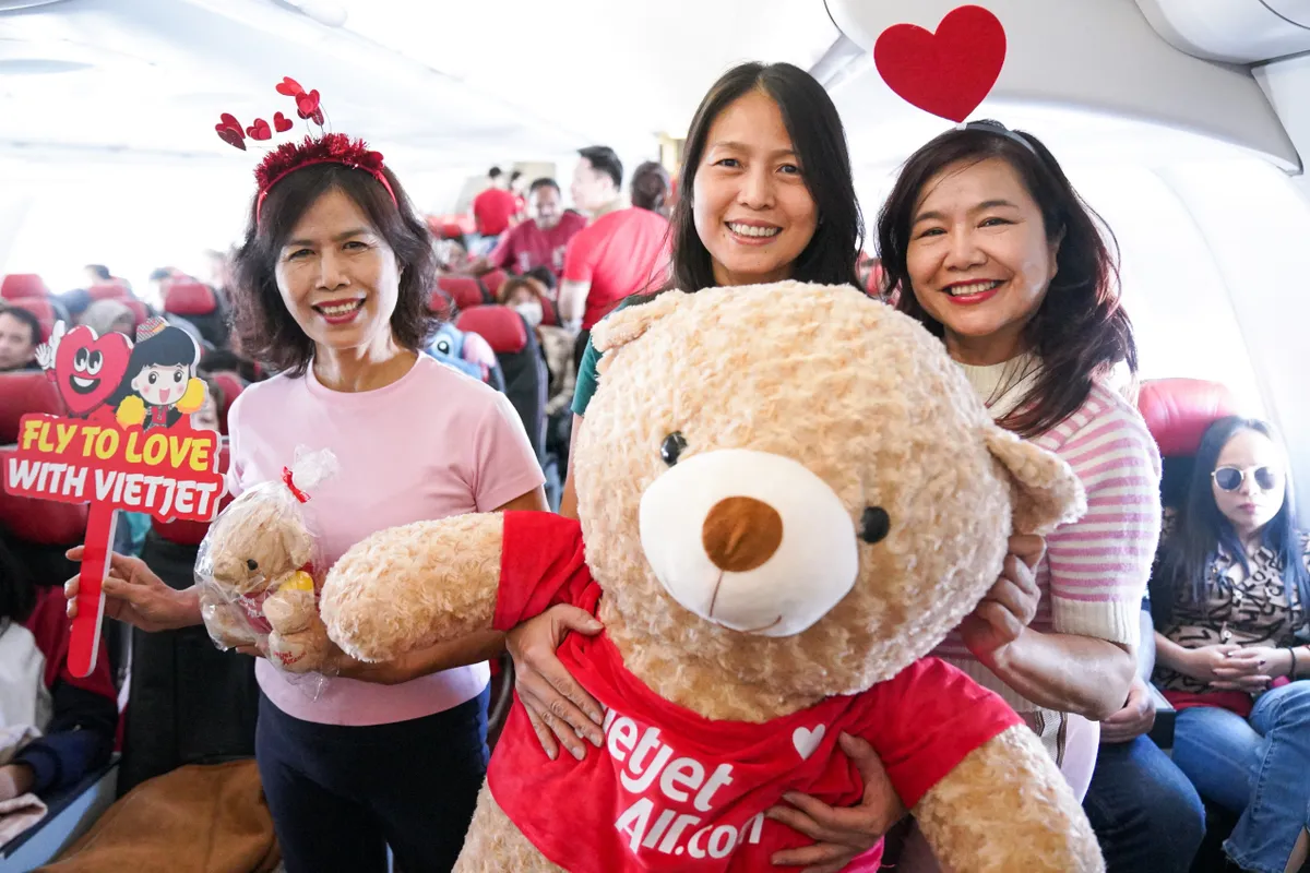 Bay Vietjet là có gấu trong mùa lễ Valentine này - Ảnh 12.