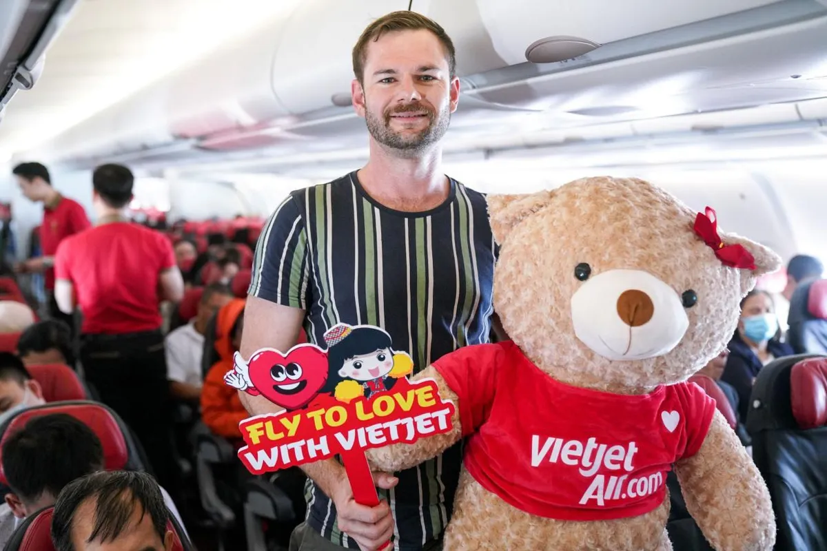 Bay Vietjet là có gấu trong mùa lễ Valentine này - Ảnh 10.