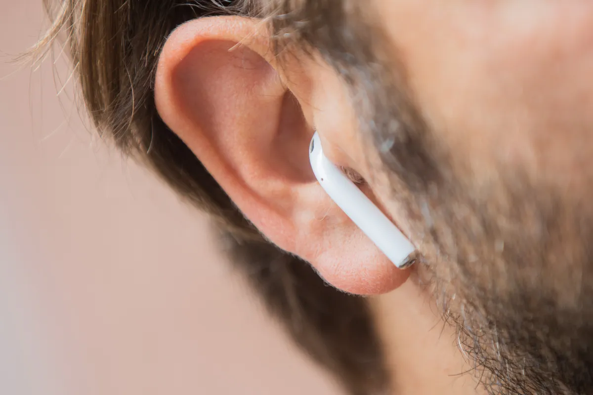 AirPods sắp có tính năng phiên dịch trực tiếp - Ảnh 1.