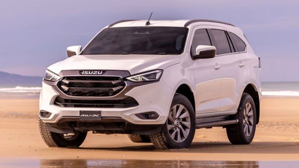 Isuzu mu-X tồn kho từ 2023, giảm giá gần 300 triệu có nên mua?