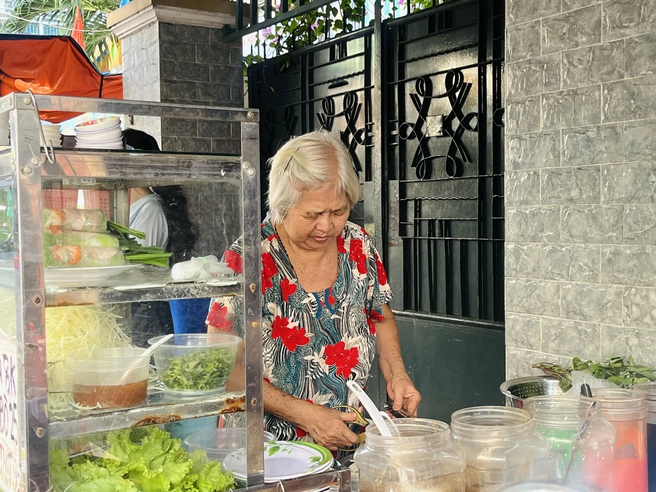 Chợ 200 Xóm Chiếu, thiên đường ẩm thực bình dân ở TP.HCM Chợ 200 Xóm Chiếu, thiên đường ẩm thực bình dân ở TP.HCM