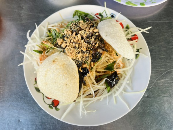 Chợ 200 Xóm Chiếu, thiên đường ẩm thực bình dân ở TP.HCM