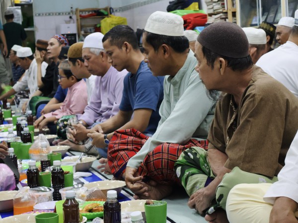 Sống ở TP.HCM: Chợ Ramadan đông người Hồi giáo chỉ diễn ra 1 tháng trong năm