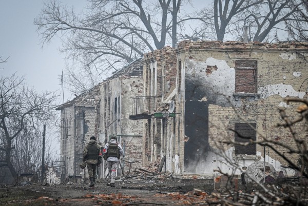 Nga sắp giành lại toàn bộ Kursk, Ukraine nguy cơ mất cả chì lẫn chài