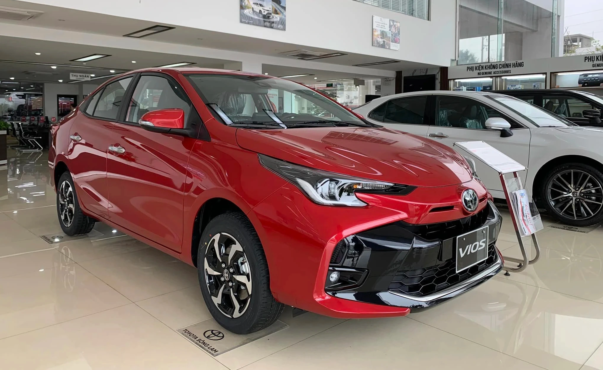 Vios tìm lại nhịp tăng trưởng, doanh số Toyota tại Việt Nam vẫn sụt giảm