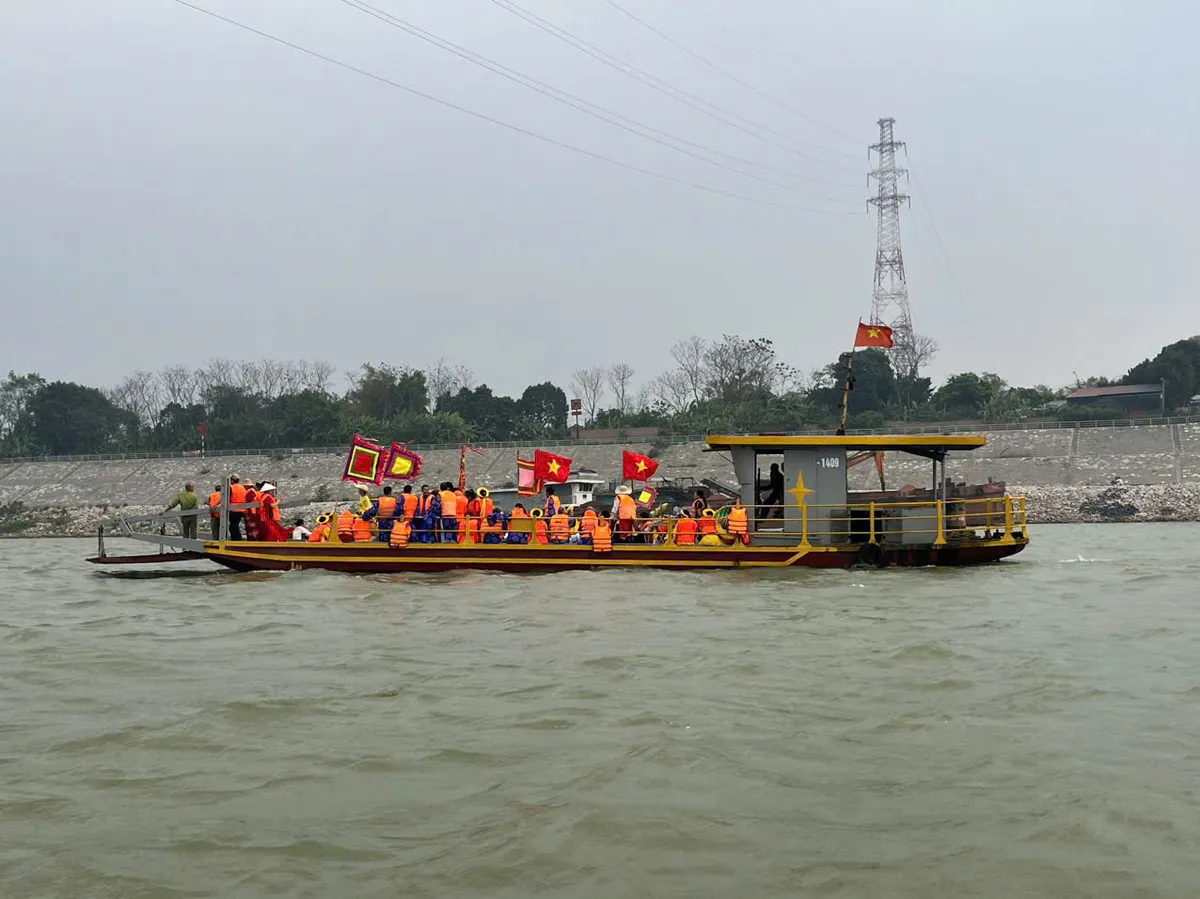 Hà Nội: Tăng cường bảo đảm an toàn các lễ hội đầu năm trên sông Hồng, sông Đuống - Ảnh 2.