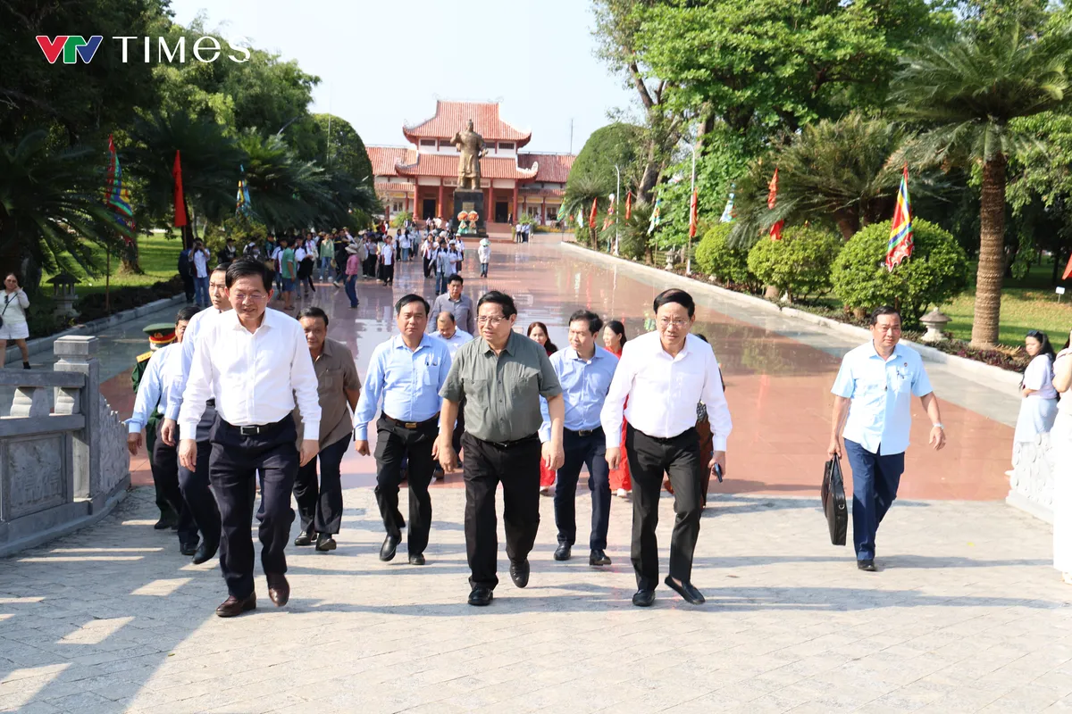 Thủ tướng Phạm Minh Chính dâng hương tại Khu di tích Đền thờ Tây Sơn tam kiệt - Ảnh 6.