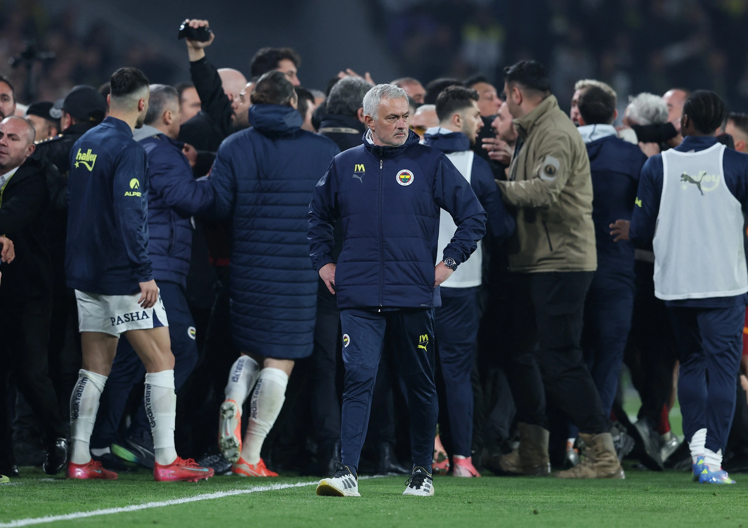 Lamine Yamal đưa Barcelona vào chung kết Cúp nhà Vua gặp Real Madrid, HLV Mourinho gây bão