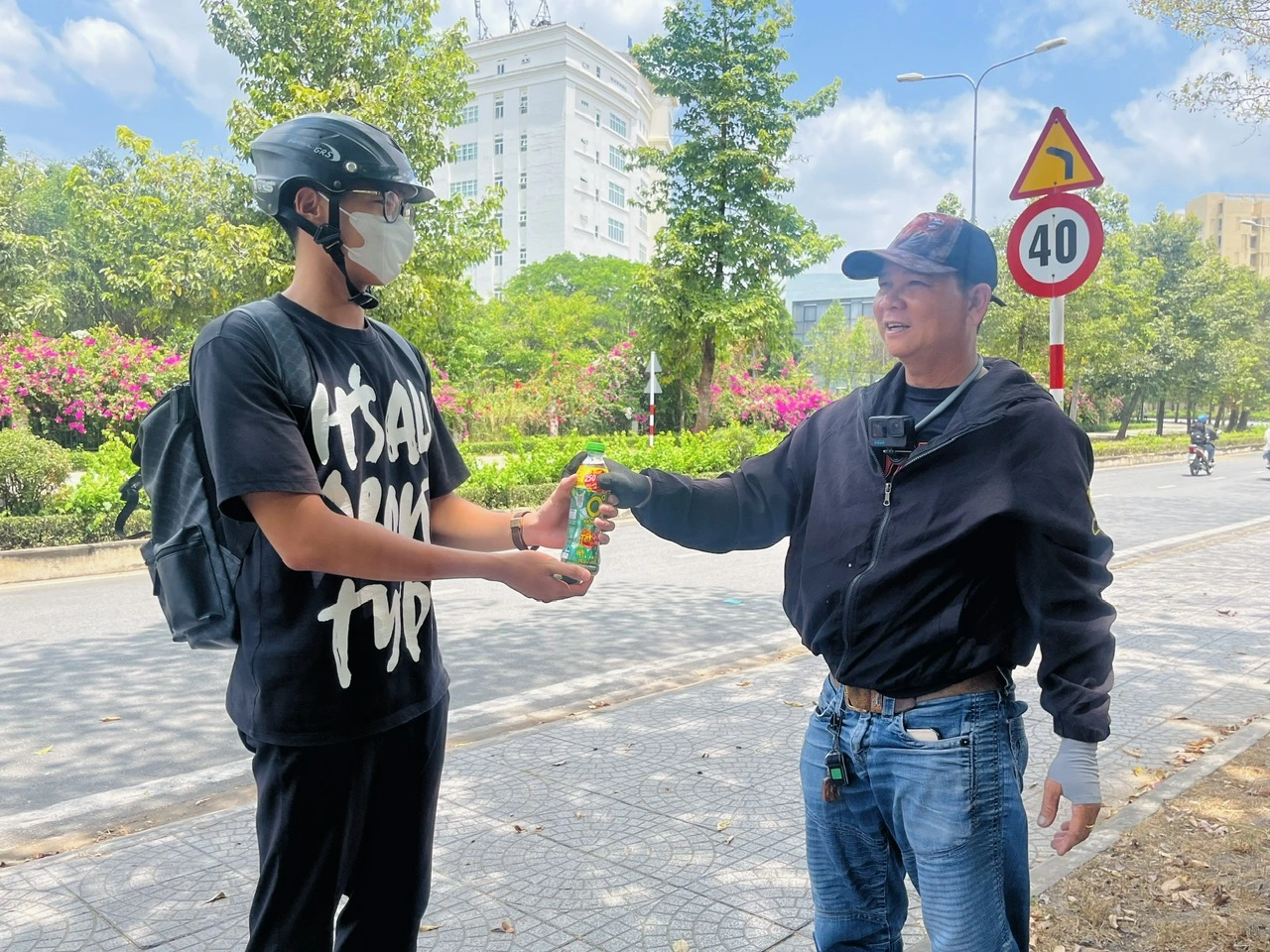 TP.HCM nghĩa tình: 'Long quận 9, tiêu chí giúp người qua đường 0 đồng'