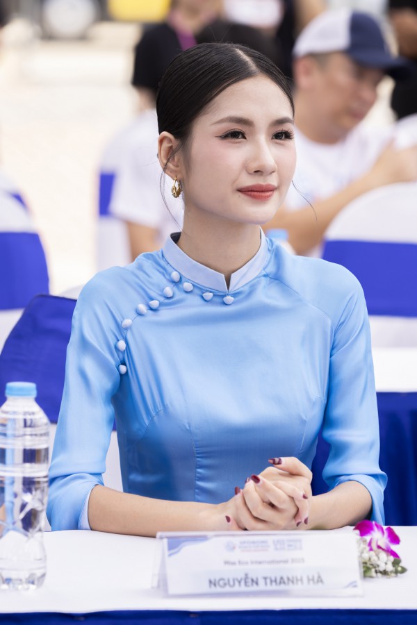 Hoa hậu Thanh Hà khoe sắc với áo dài, làm đại sứ cuộc thi nhặt rác bảo vệ môi trường