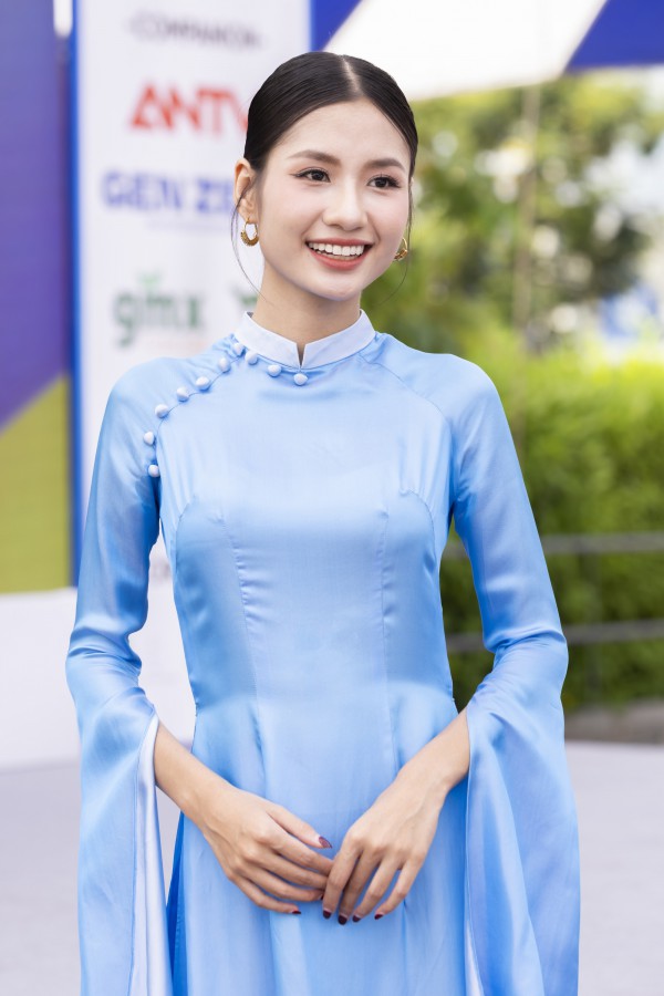 Hoa hậu Thanh Hà khoe sắc với áo dài, làm đại sứ cuộc thi nhặt rác bảo vệ môi trường