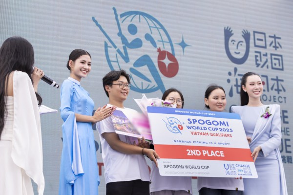 Hoa hậu Thanh Hà khoe sắc với áo dài, làm đại sứ cuộc thi nhặt rác bảo vệ môi trường