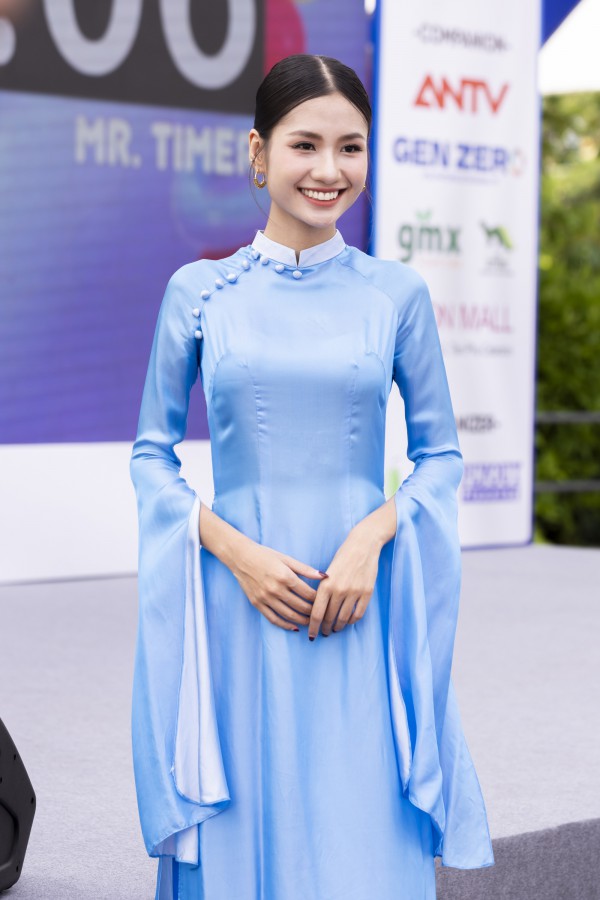 Hoa hậu Thanh Hà khoe sắc với áo dài, làm đại sứ cuộc thi nhặt rác bảo vệ môi trường
