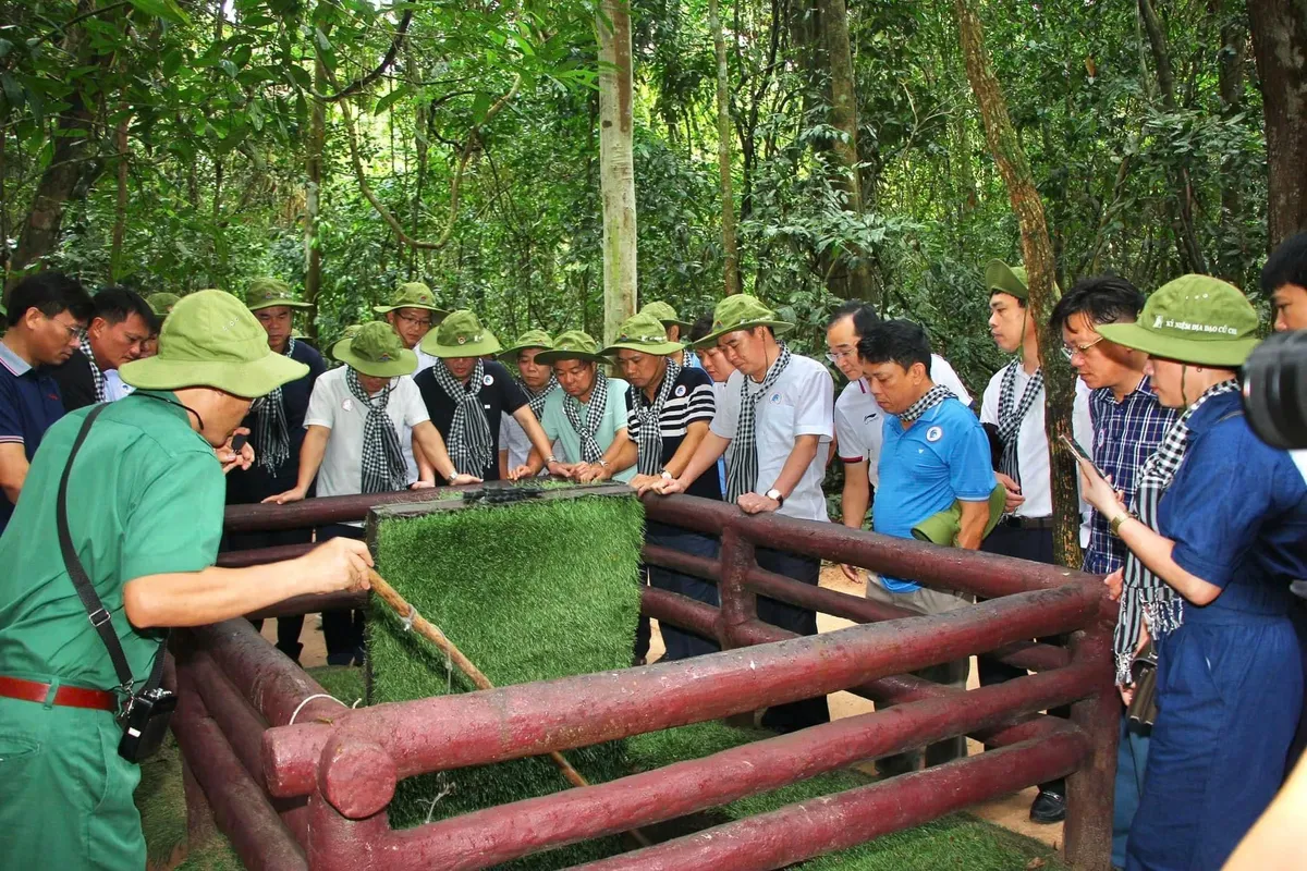 Địa đạo Củ Chi: Nơi lịch sử sống lại với những trải nghiệm hấp dẫn - Ảnh 6. Địa đạo Củ Chi: Nơi lịch sử sống lại với những trải nghiệm hấp dẫn - Ảnh 6.